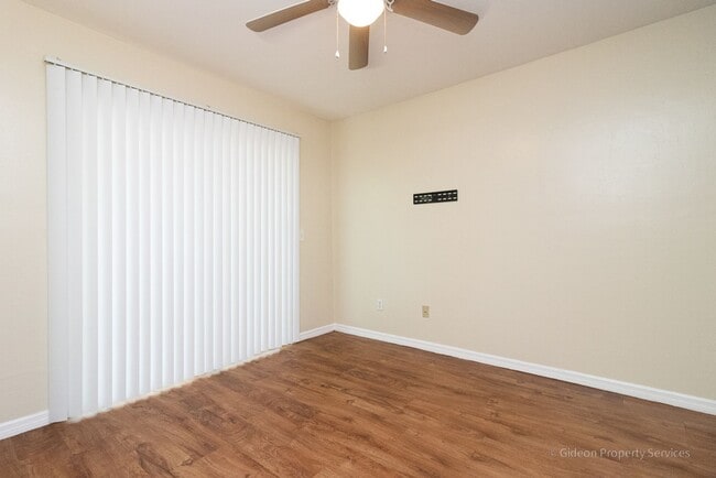 Building Photo - Cedar Ridge 501 A-C