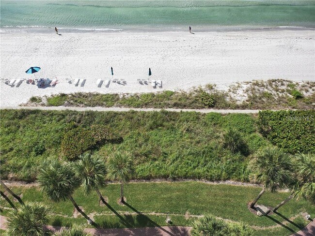 Building Photo - 1050 Longboat Club Rd