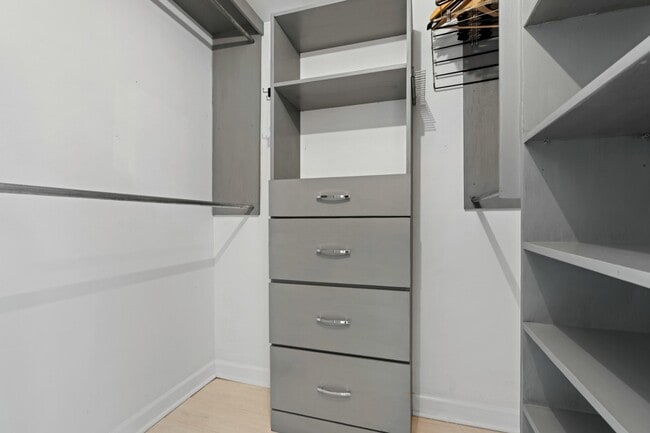 Building Photo - 410 Evernia St