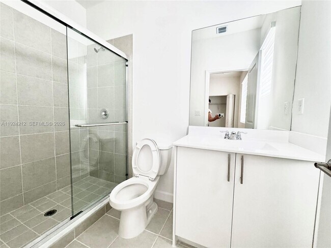 Building Photo - 1116 SE 3rd Terrace