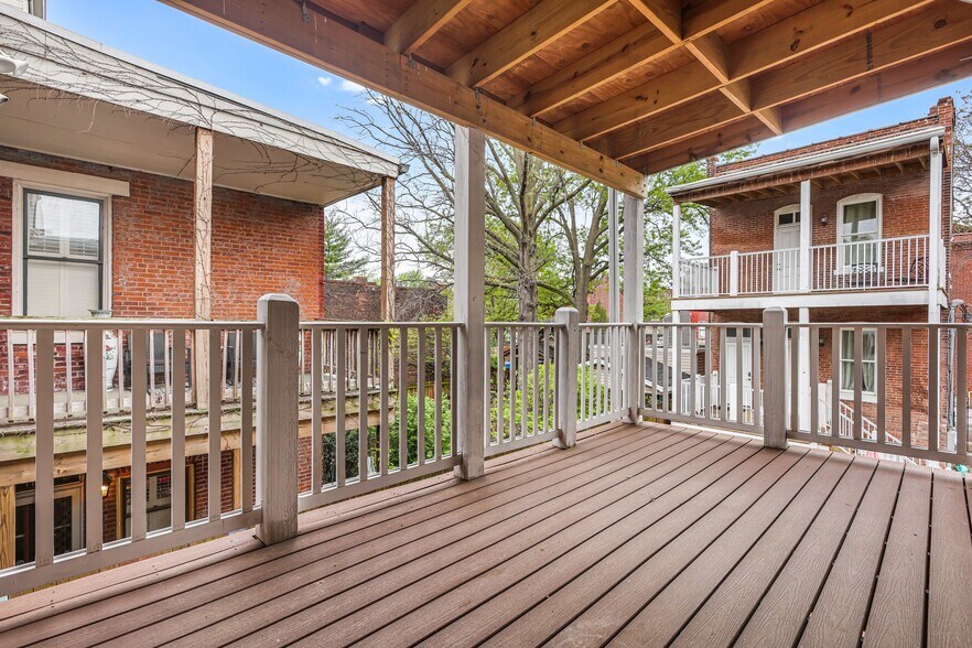 Building Photo - 2111 Menard St