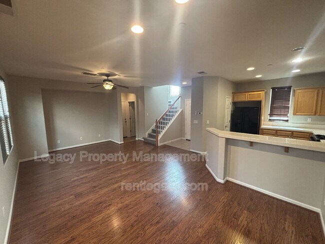 Building Photo - 893 Equinox Loop