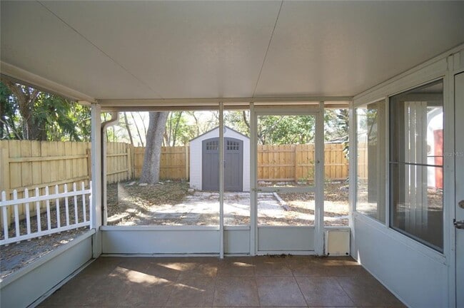 Building Photo - 6805 S Sheridan Rd