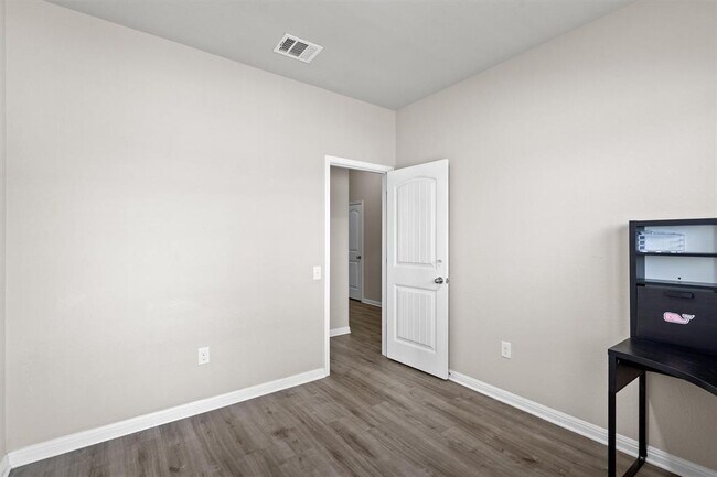 Building Photo - 13809 Harrisglenn Dr