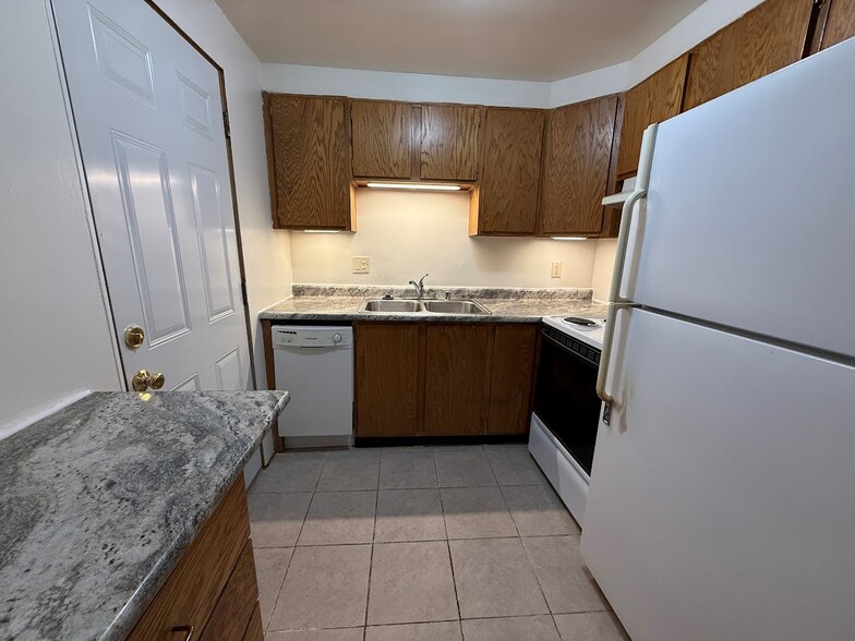 Building Photo - 2410 Brentwood Pky