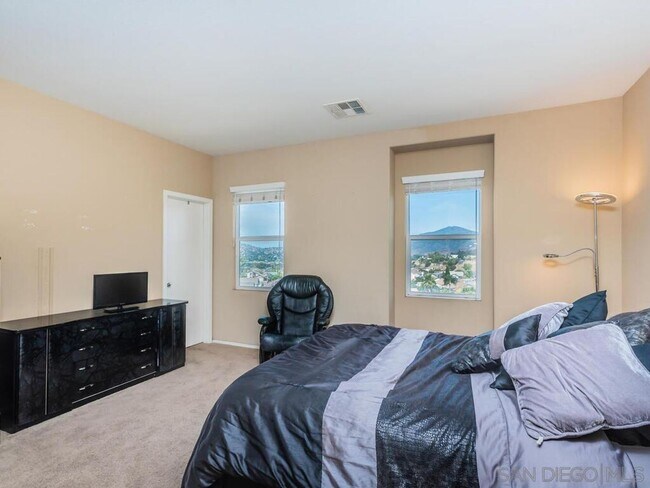 Building Photo - 425 S Meadowbrook Dr