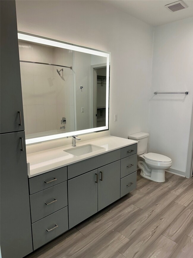 Building Photo - 3636 W Dallas St