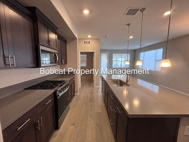 Building Photo - 860 Furlong Dr