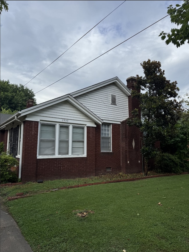 Building Photo - 1950 Mignon Ave