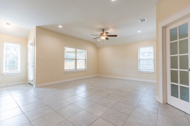 Building Photo - 142 Destiny Dr