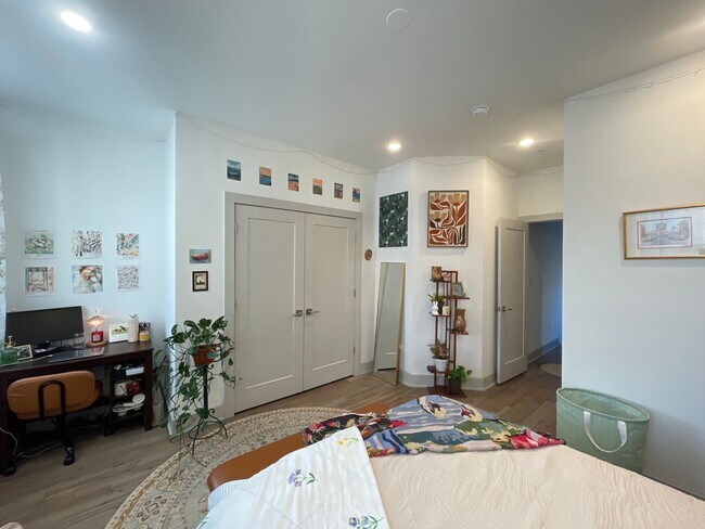 Building Photo - 3213 Haverford Ave