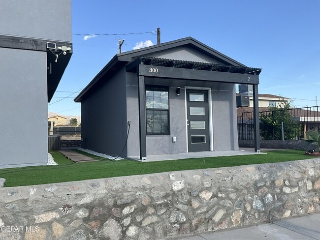 Building Photo - 300 Ruby Dr