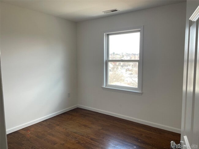 Building Photo - 62 Gibson Pl