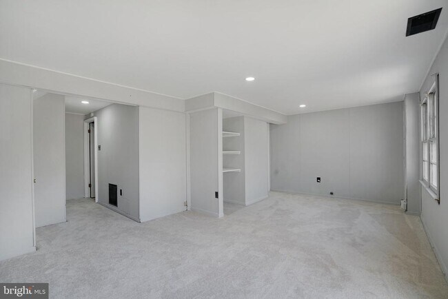 Building Photo - 12346 Woodlawn Ct