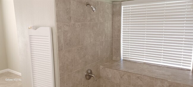 Building Photo - 2106 Wilshire Park Dr