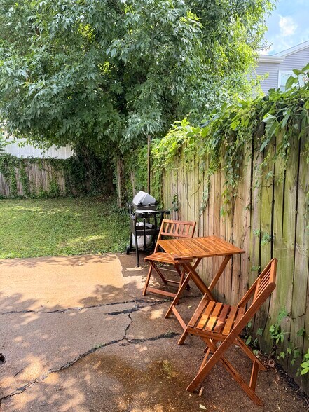 Building Photo - 1924 Macklind Ave