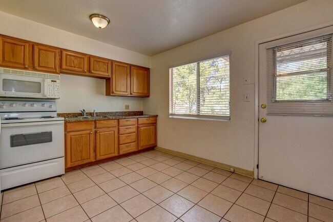 Building Photo - 278 S Hardin St