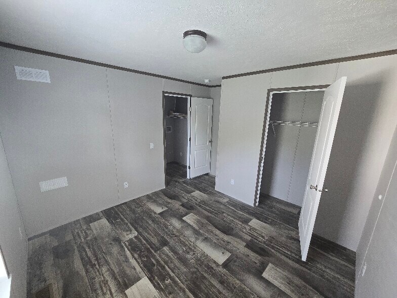 Building Photo - 103 S Scioto St
