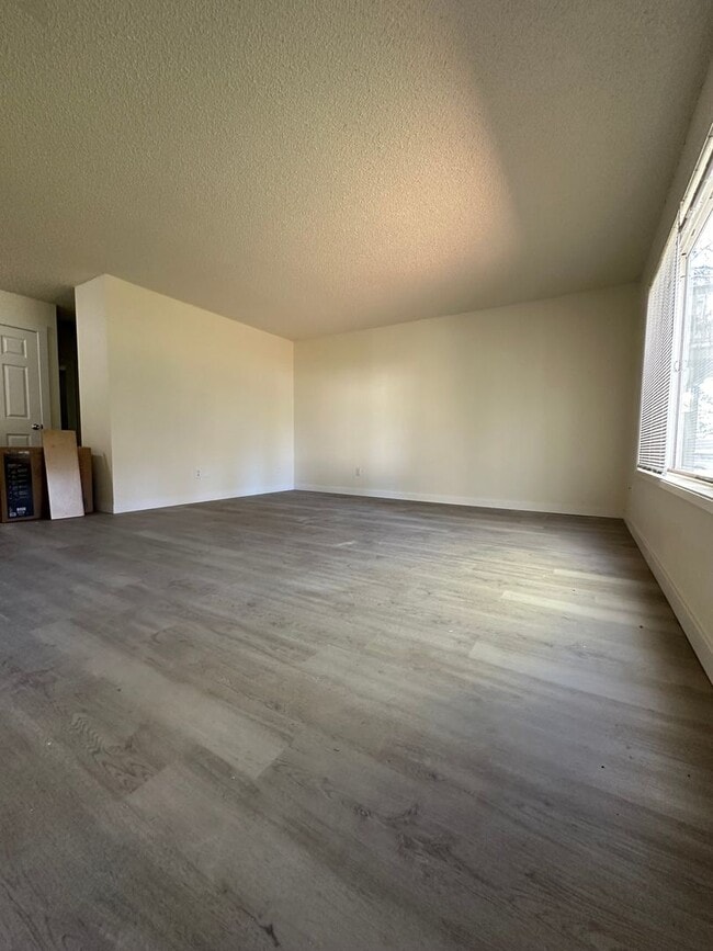 Building Photo - Lantana Apartments