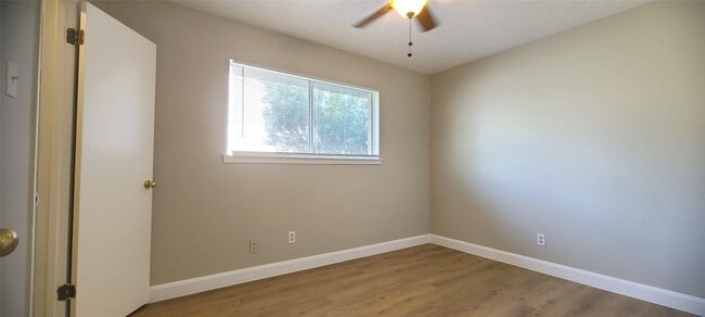 Building Photo - 10635 Tenneta Dr