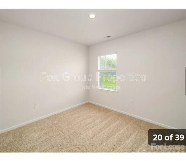 Building Photo - 132 Scotsway Ct