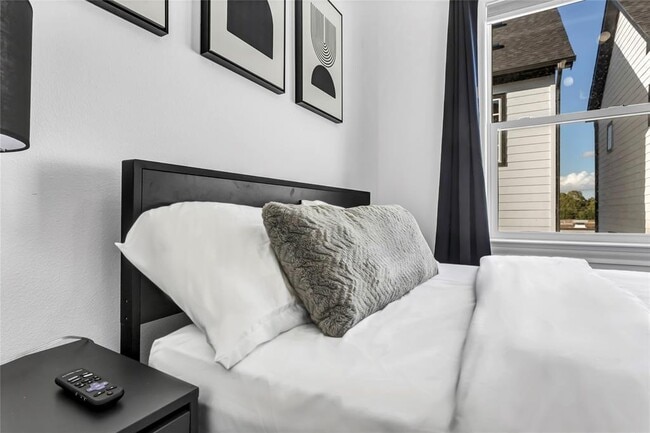 Building Photo - 4128 Willowbend Blvd