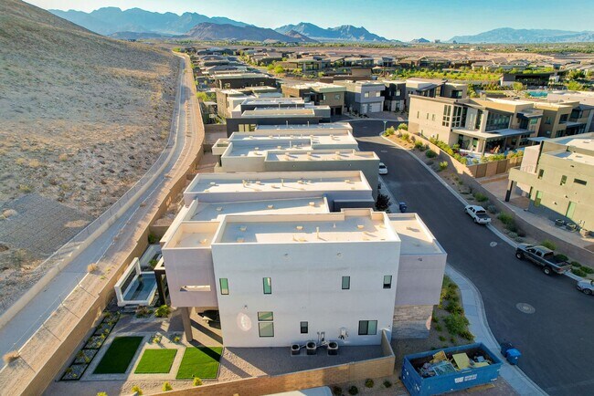 Building Photo - Mesa Ridge Luxury Oasis Feathertop