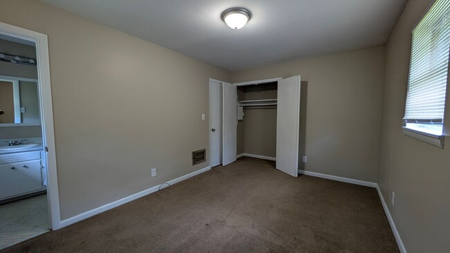 Building Photo - Traditional Brick Ranch Home for Lease | 3...