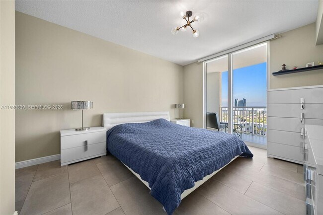 Building Photo - 1755 E Hallandale Beach Blvd