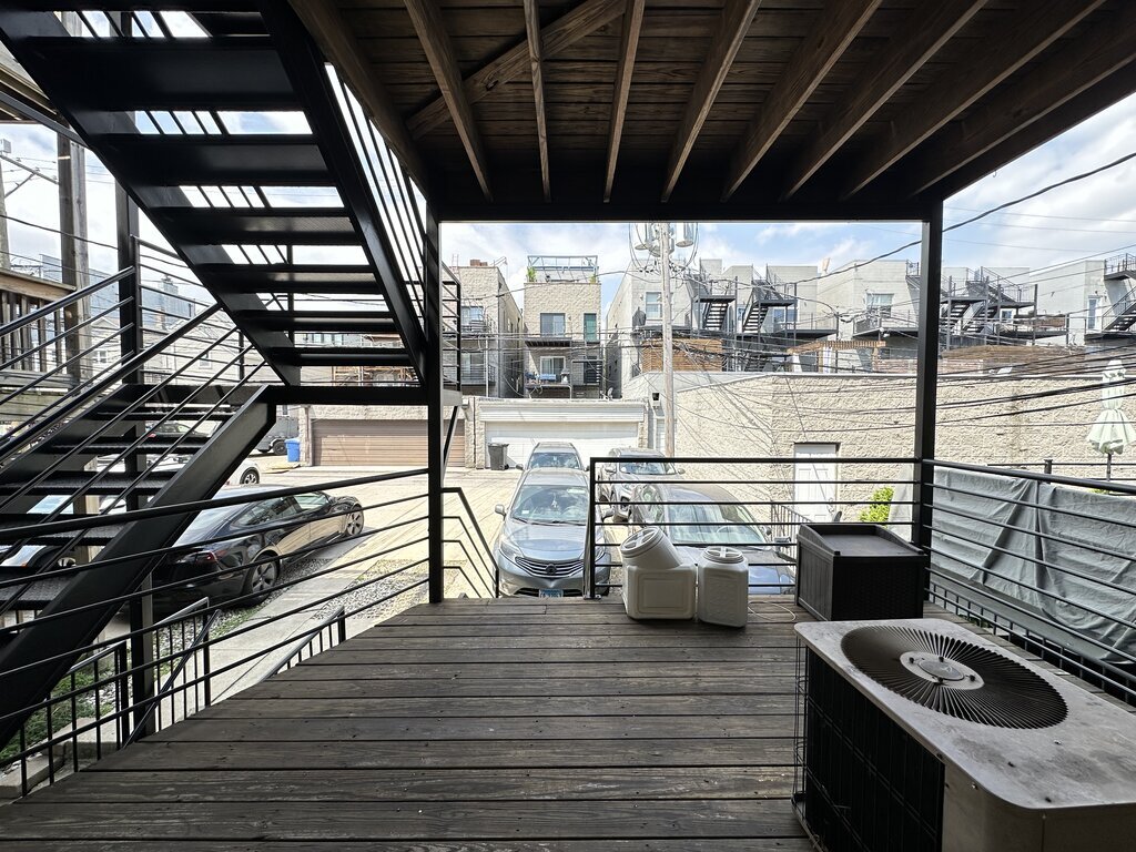 Building Photo - 920 N Paulina St