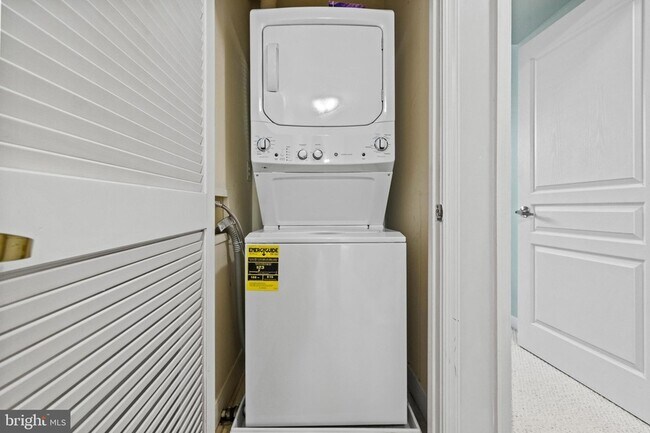 Building Photo - 631 D St NW