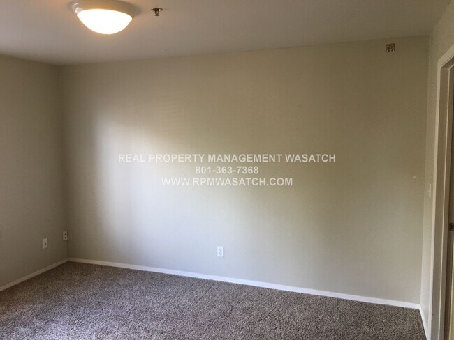 Building Photo - Come See This Spacious 2-bedroom 2-Bath in Downtown Salt Lake City!!