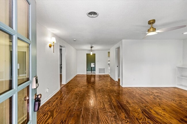 Building Photo - 5522 Avenue O 1/2