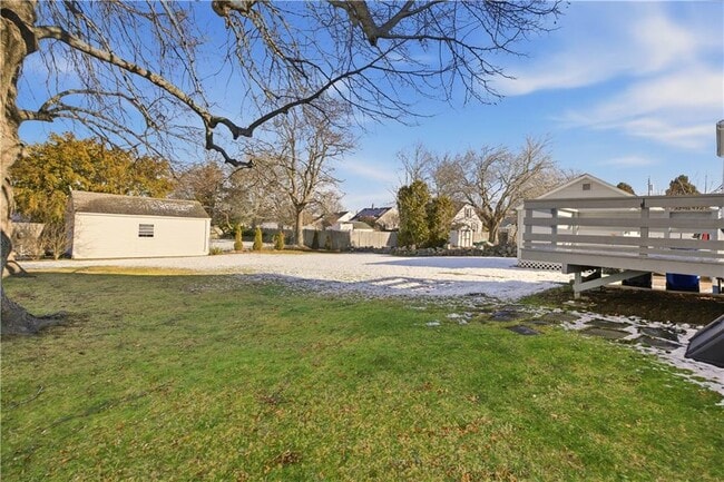 Building Photo - 65 Maple Ave