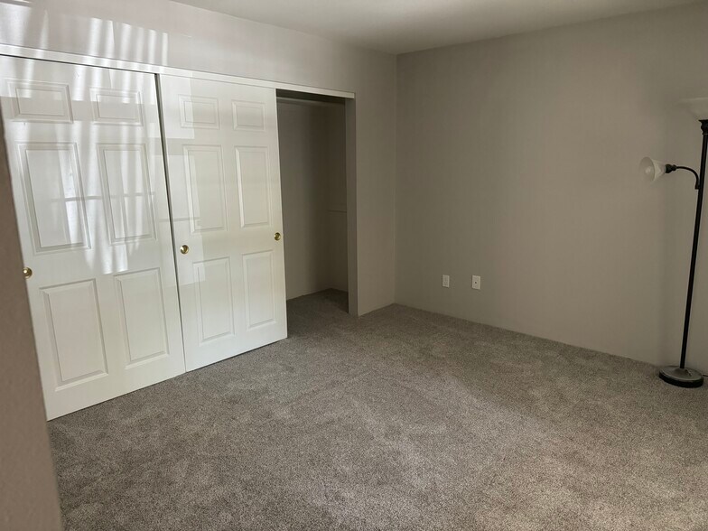 Building Photo - 6741 S Ivy Way