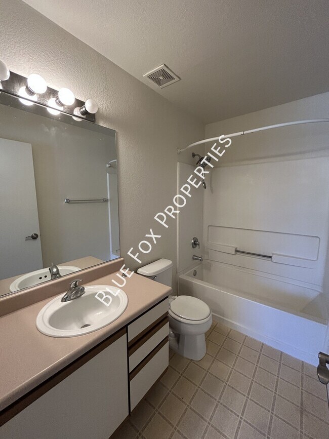 Building Photo - 2021 W Menzel Dr