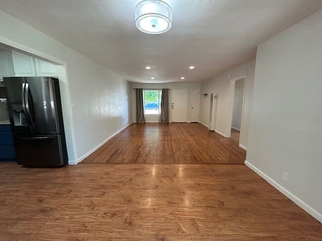 Building Photo - Charming 4 Bedroom, 2 Bath Home in Novato ...