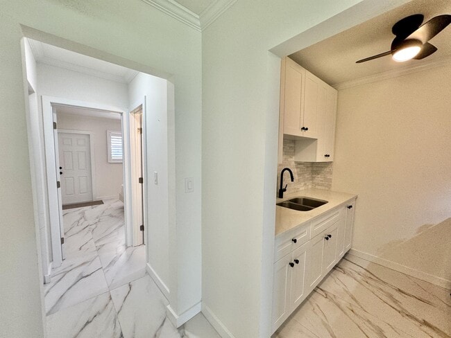 Building Photo - 473 12th Ave S