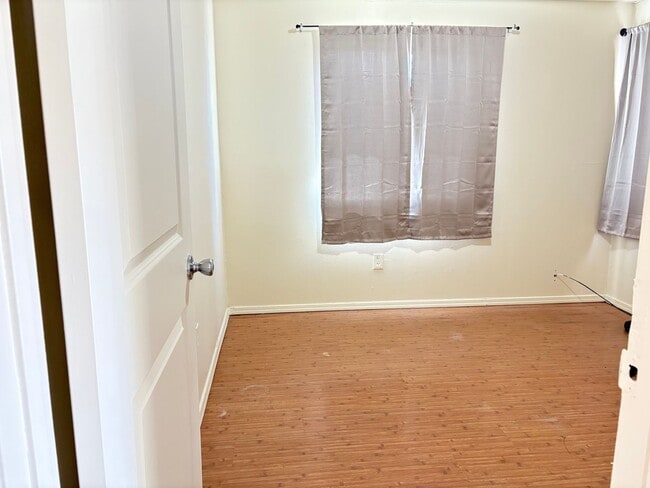Building Photo - Three Bedroom Home