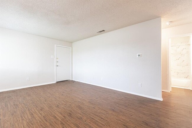 Building Photo - 323 W William Cannon Dr