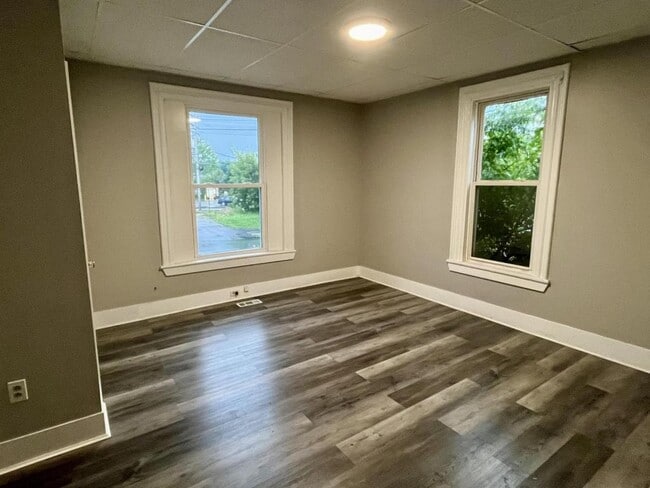 Building Photo - 6 Grove St