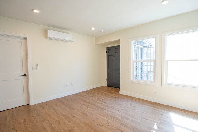 Building Photo - 1038 Westmoreland Ave