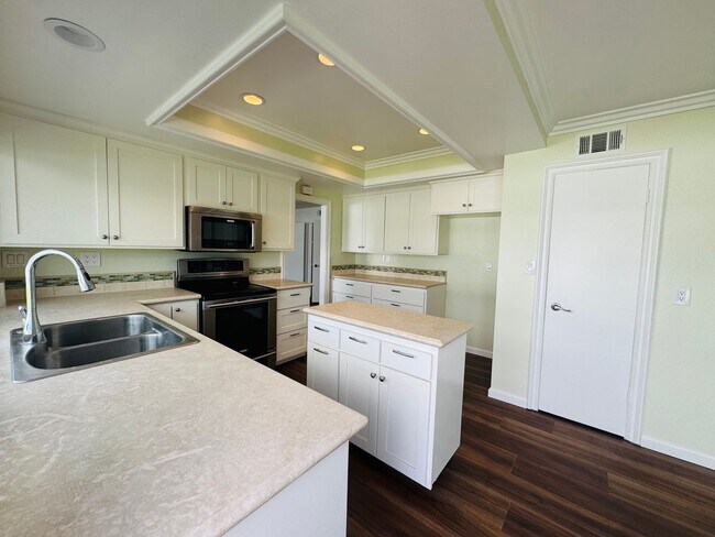 Building Photo - Ideal Multigenerational Home with Separate Downstairs Bedroom and Bath