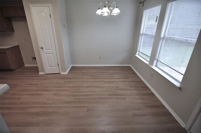 Building Photo - 1803 Timberwood Dr