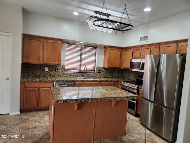 Building Photo - 851 S Cerise