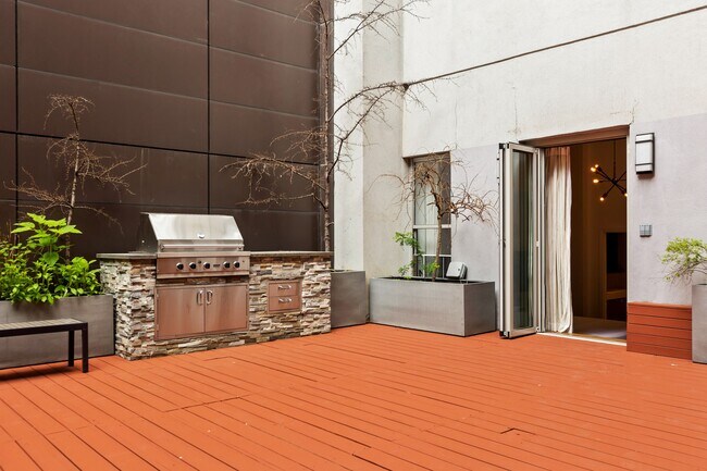 Building Photo - 10 E 14th St