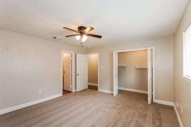 Building Photo - 10531 Mills Walk Dr