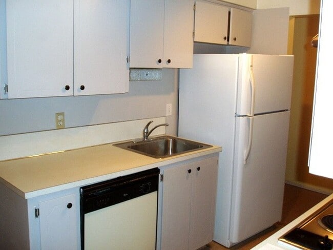 Building Photo - Spacious SW Portland Ranch Style Home!