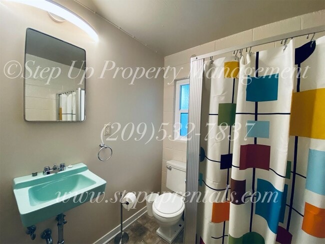 Building Photo - Private and Spacious Studio Near Downtown Sonora