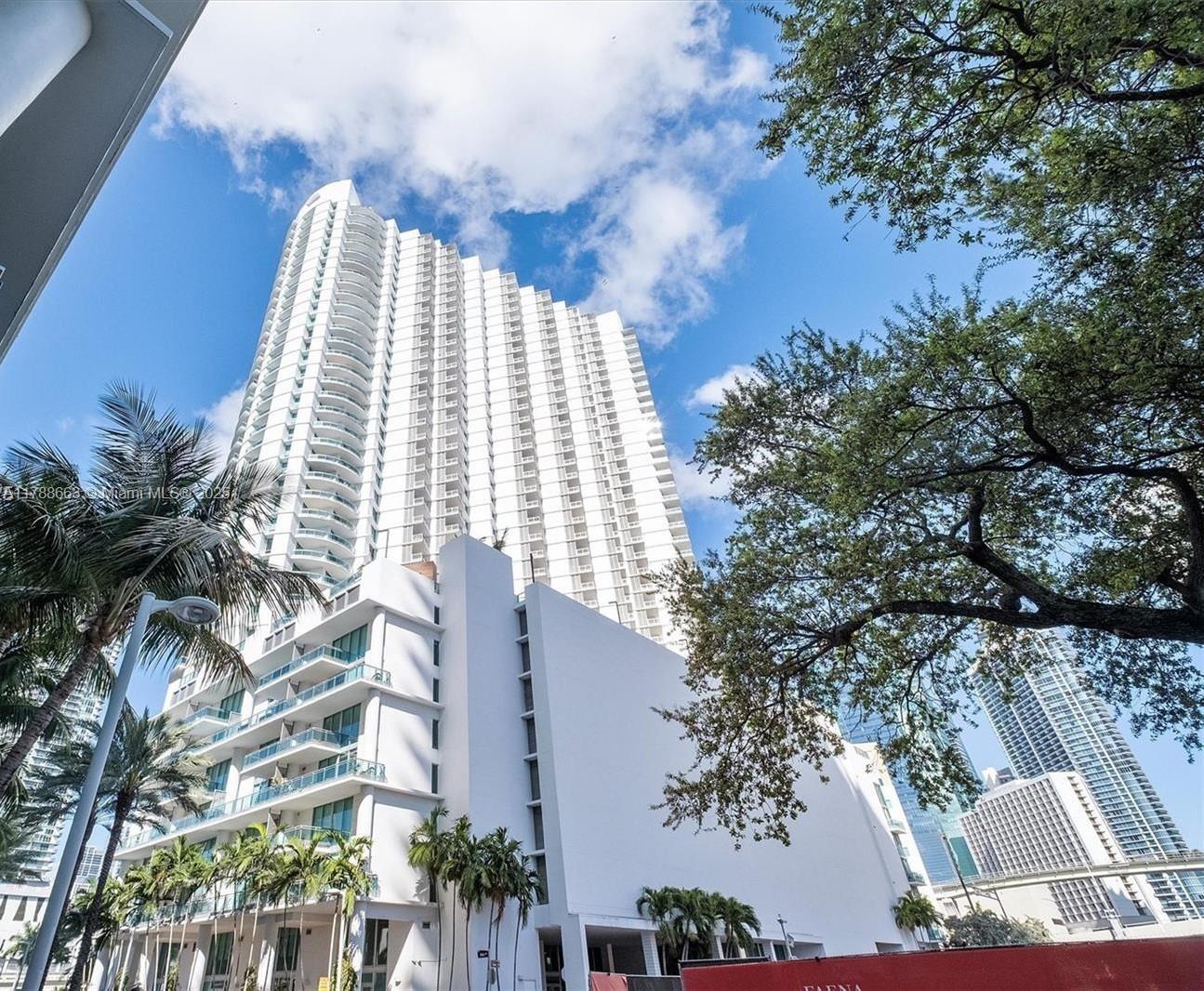 Building Photo - 350 S Miami Ave
